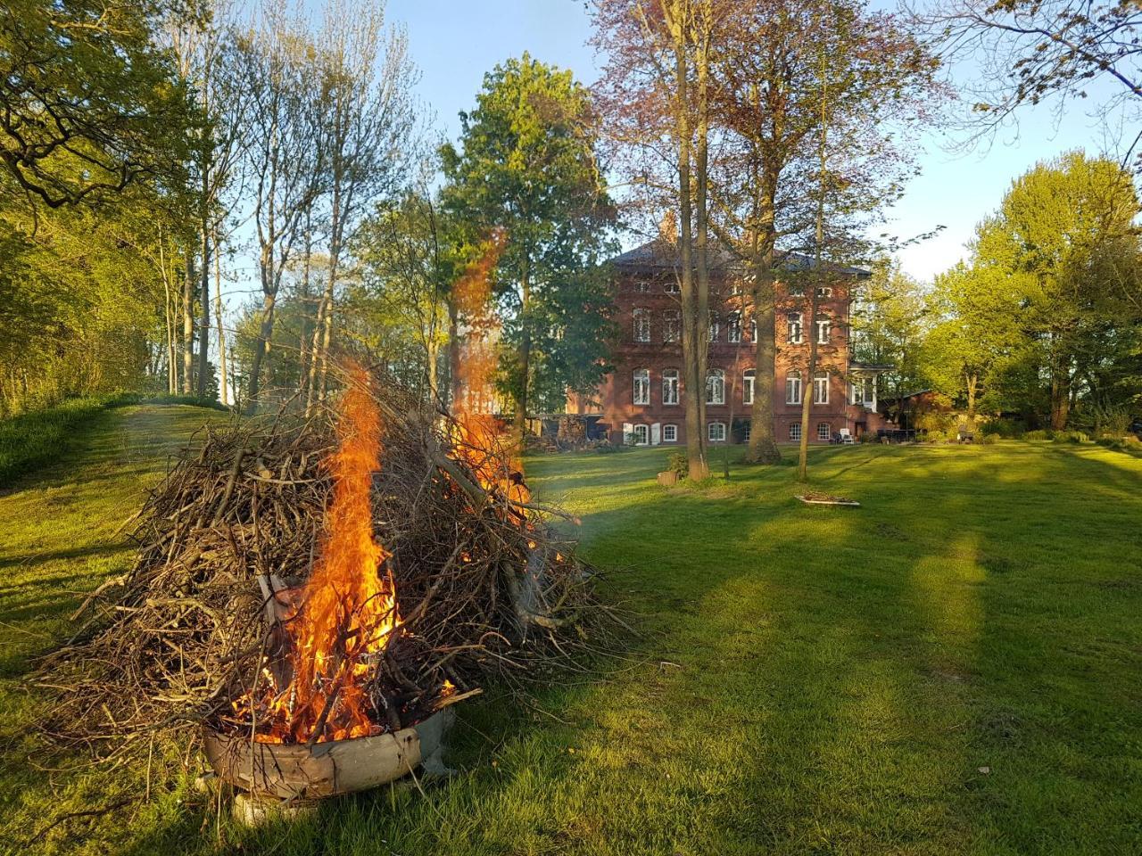 Apartament Haus Im Park Wesselburen Zewnętrze zdjęcie